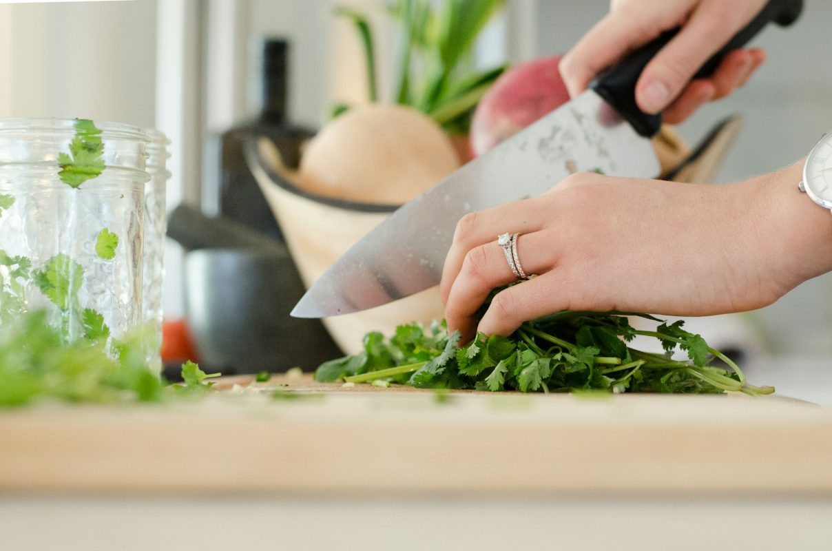 Jakie zioła są skuteczne na obniżenie poziomu cholesterolu we krwi?